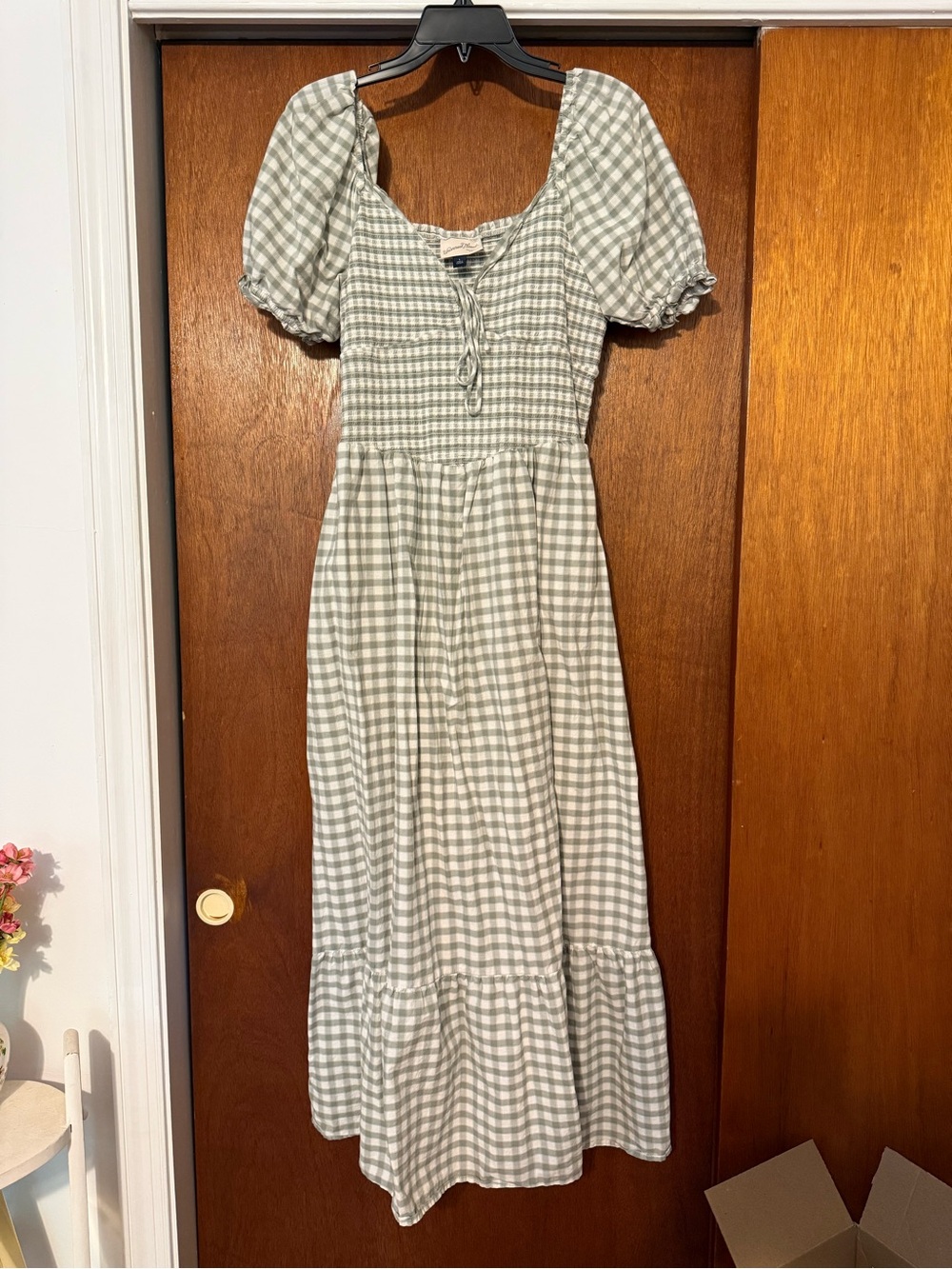 Universal Thread Green Gingham Maxi Dress with Puff Sleeves - Picture 2 of 4